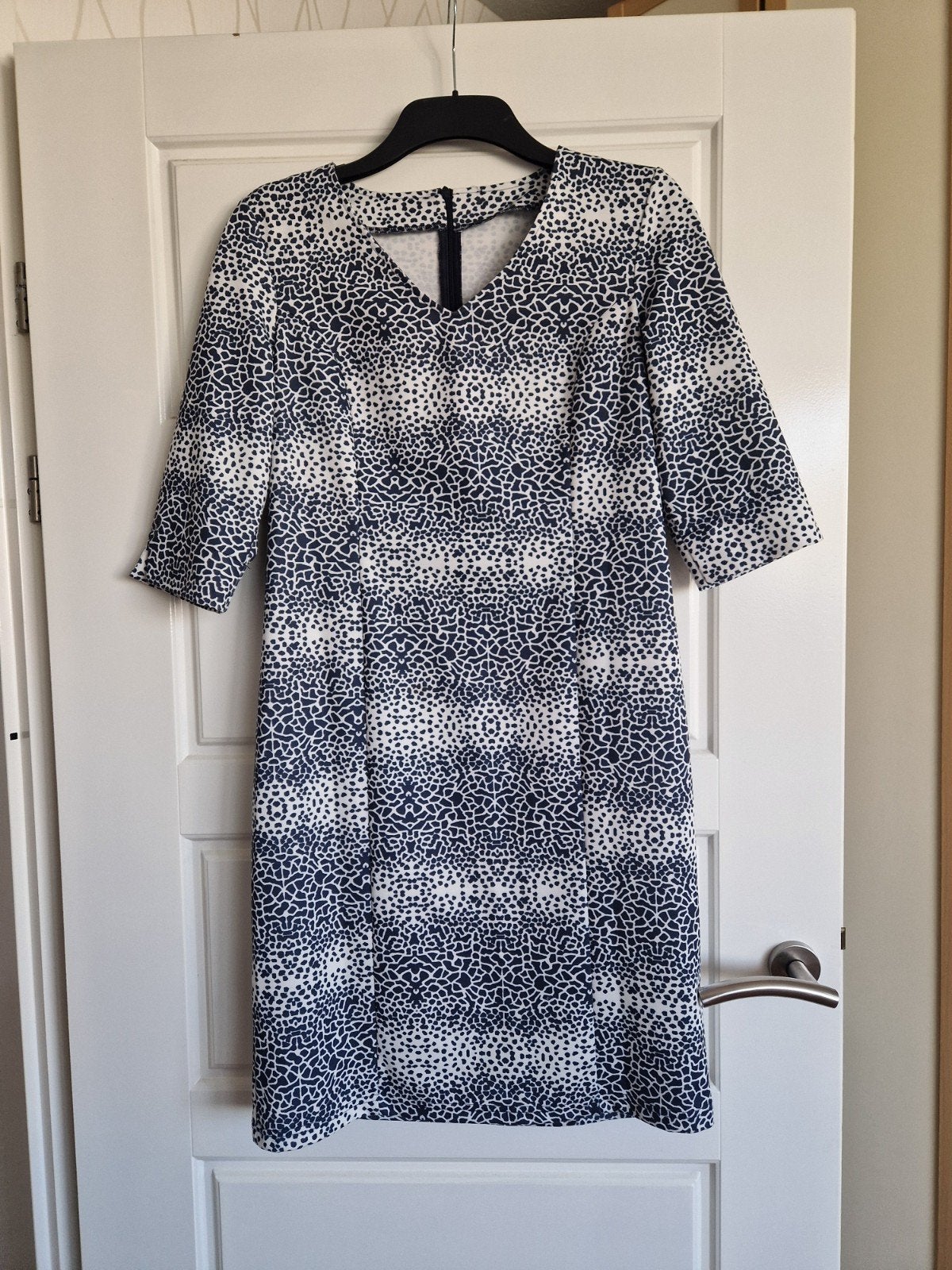 Te koop blauwe dames jurk, merk Gerry Weber, maat 42.
Het me, Blauw, Maat 42/44 (L), Ophalen of Verzenden, Zo goed als nieuw
