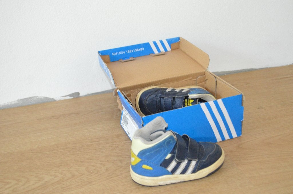 mooie adidas schoen maat 21, Adidas, Gebruikt, Schoenen, Ophalen of Verzenden