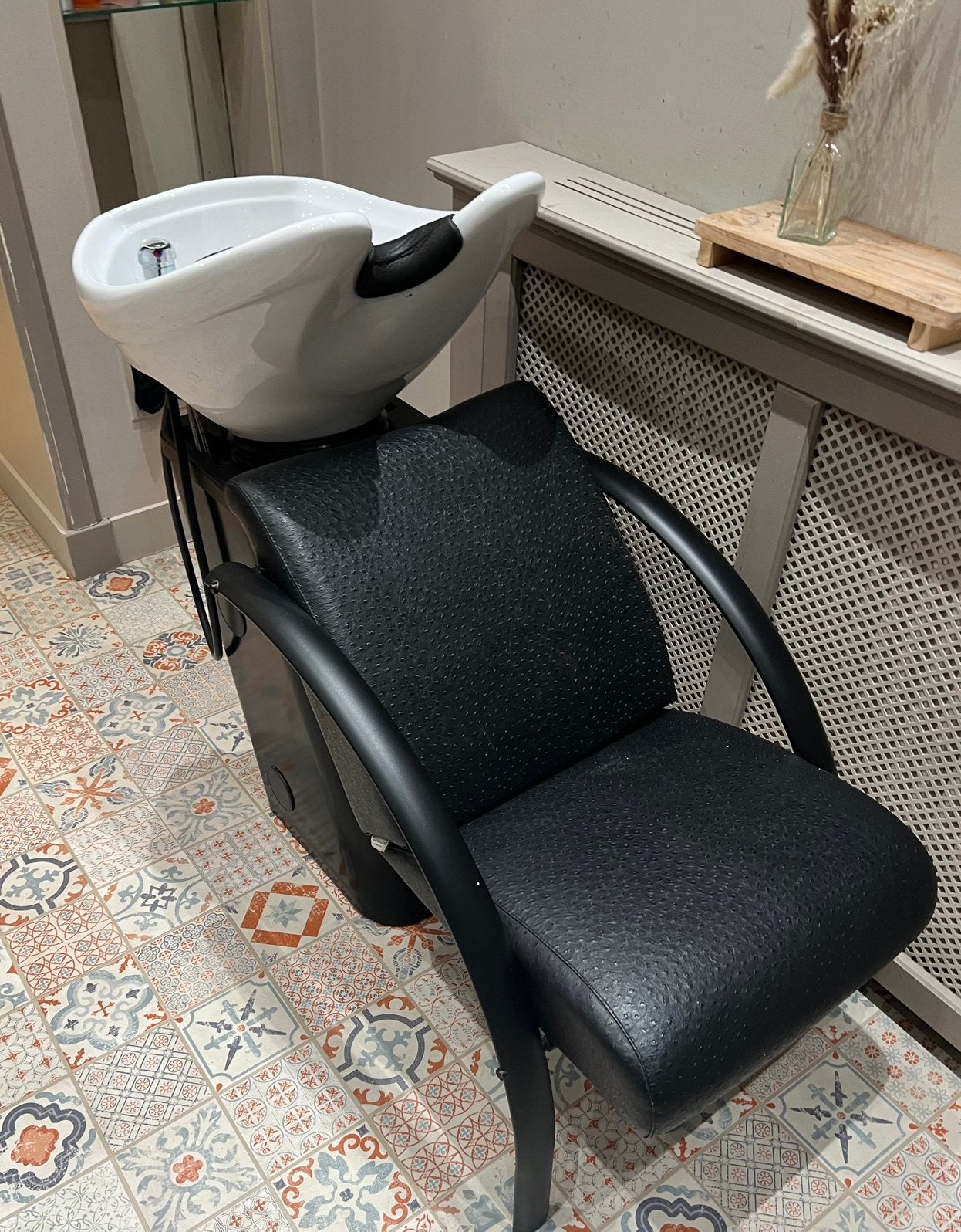 Wasunit Salon Ambience