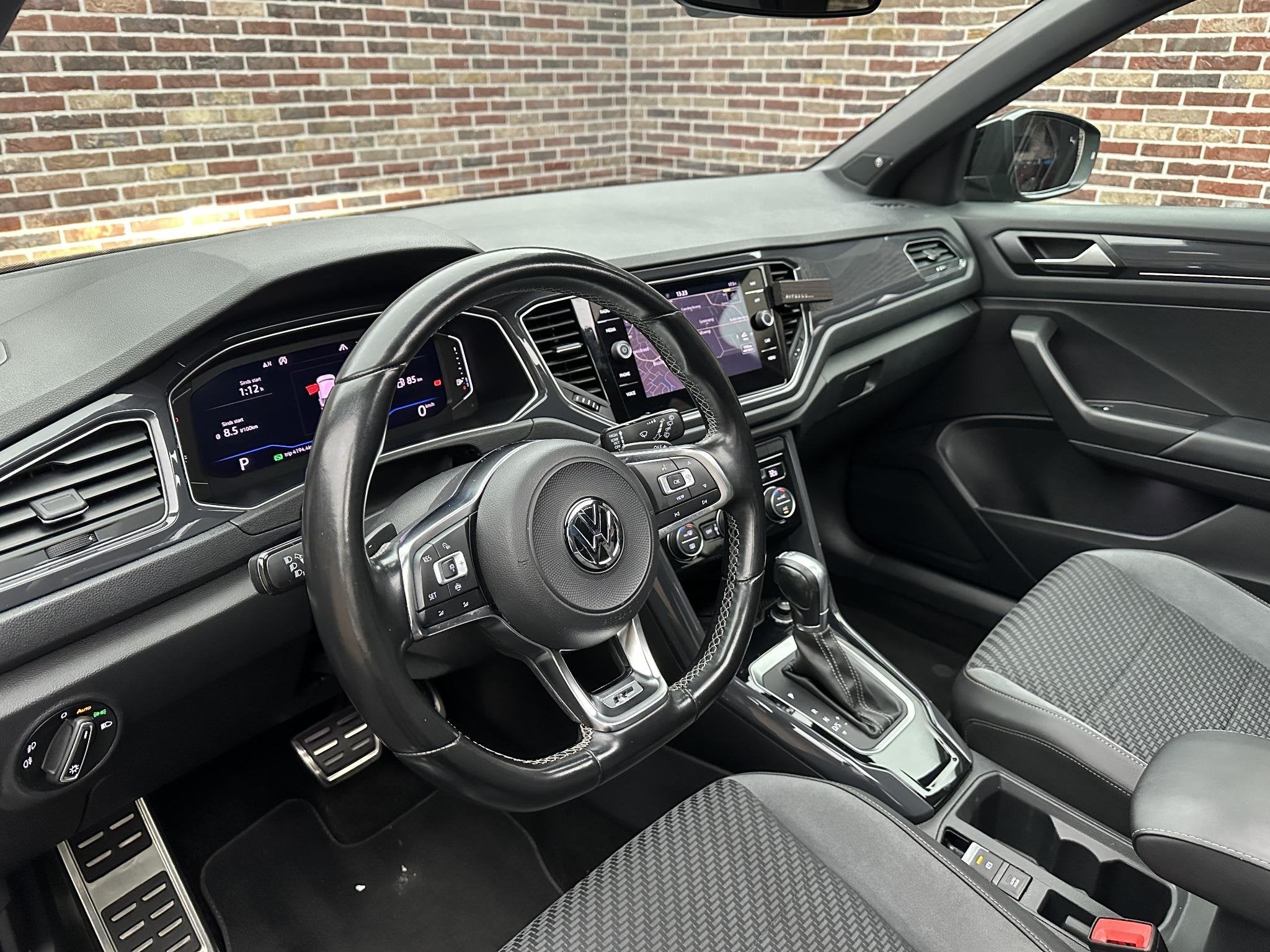 Volkswagen T-Roc 1.5 TSI Sport R-line| Pano | Beats, Verwarmde buitenspiegels, Stof, Euro 6, 4 cilinders