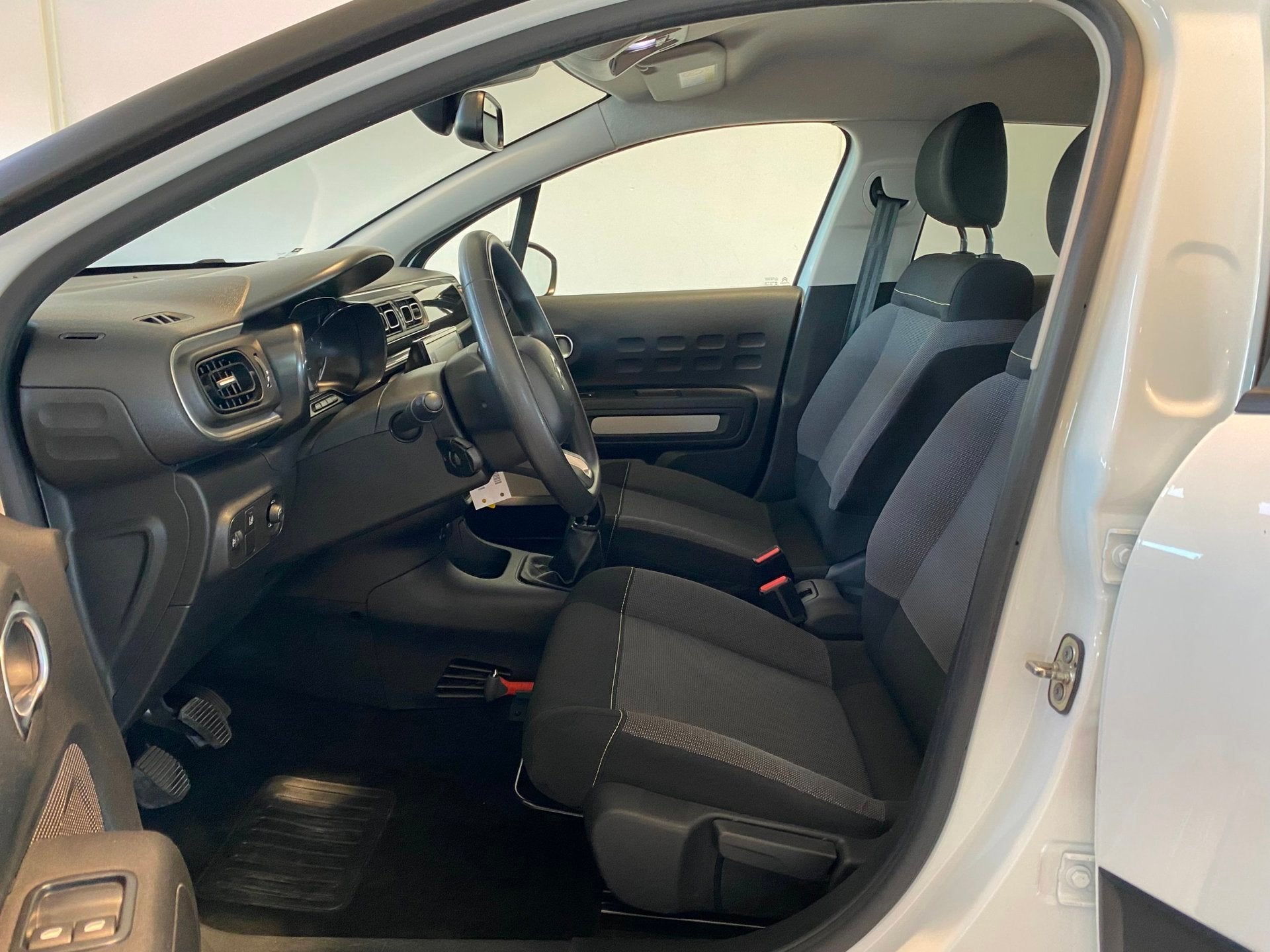 Citroen C3 1.2 PureTech Trekhaak Carplay NL-auto, Auto's, Citroën, Voorwielaandrijving, 83 pk, 450 kg, 1199 cc