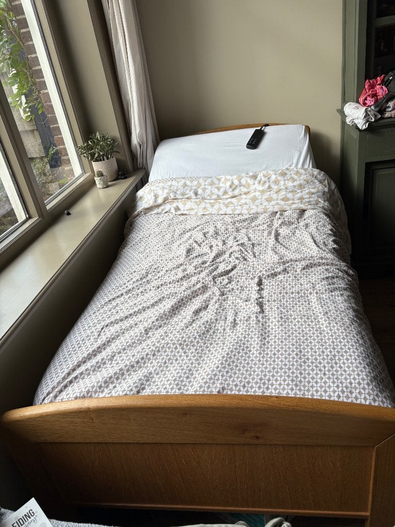 Elektrisch eenpersoons bed, Ophalen, 90 cm, Eenpersoons, Zo goed als nieuw
