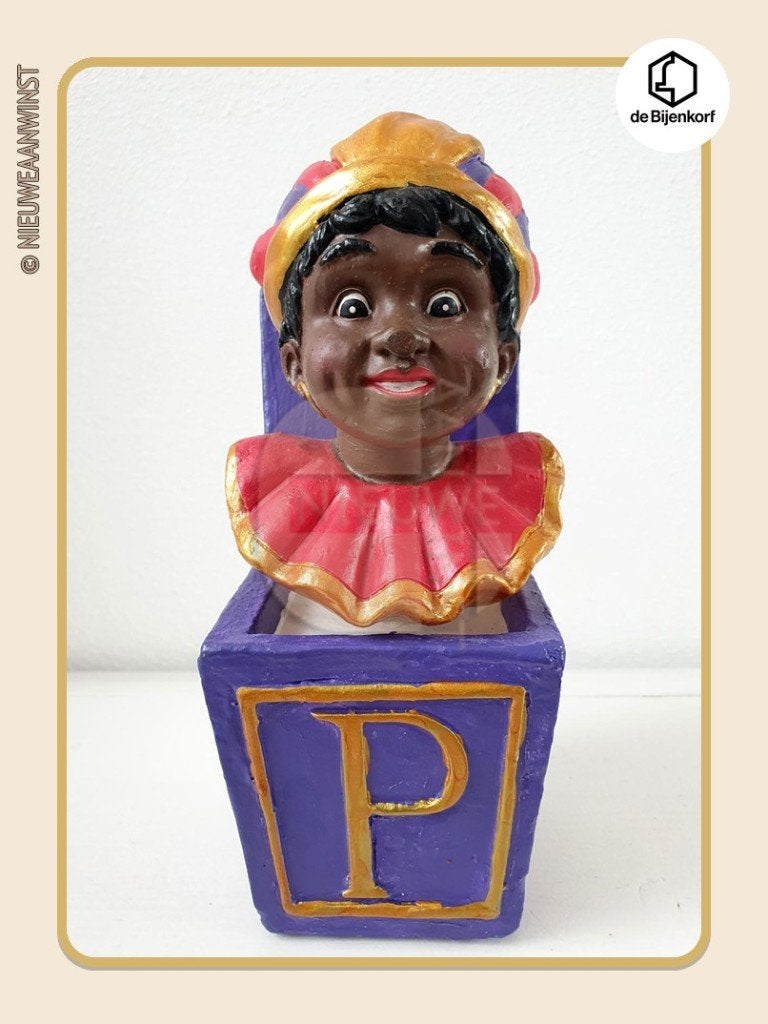 Nostalgisch Bijenkorf etalage beeld Piet op veer -paars/rood, Ophalen of Verzenden, Nieuw