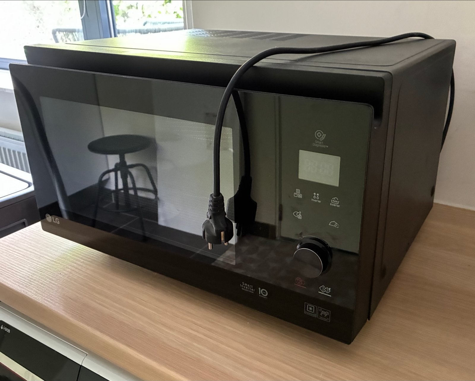 LG Combi magnetron MJ3965BIB - Zo goed als nieuw, Ophalen, Combimagnetron, Grill, Zo goed als nieuw