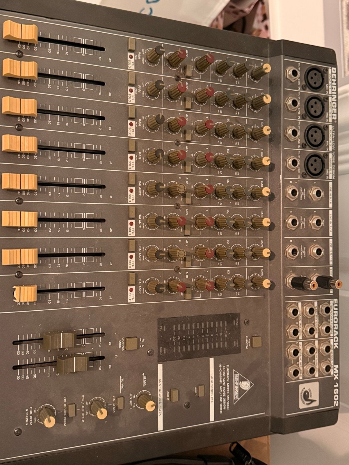 Behringer Eurorack MX 1602 Mixer - Werkt 100%, Ophalen of Verzenden, Gebruikt, 10 tot 20 kanalen, Microfooningang