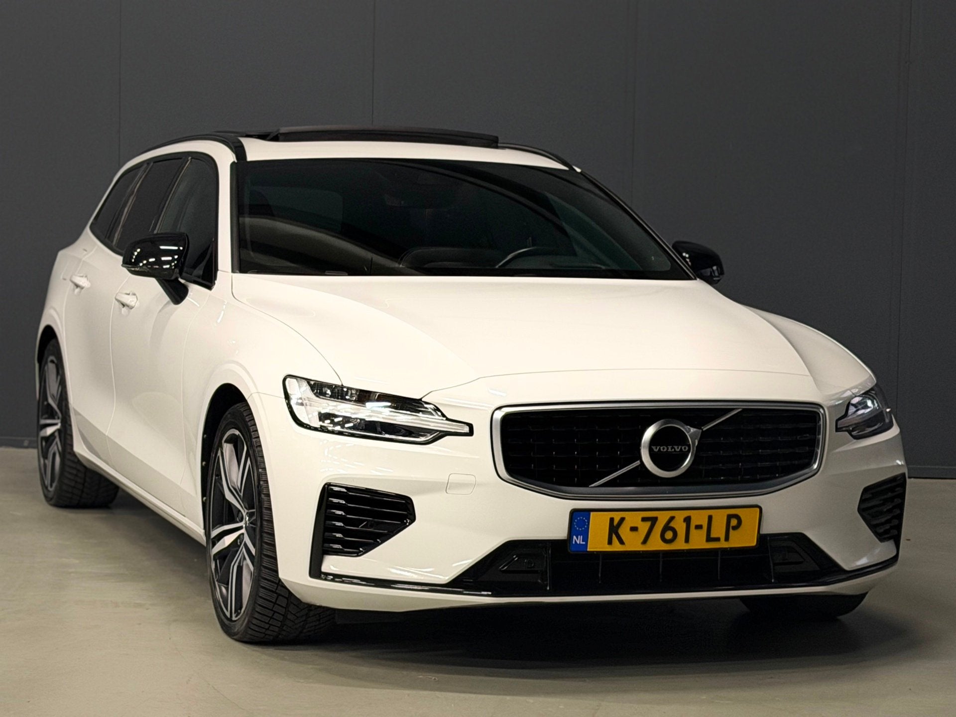 Volvo V60 2.0 T6 Twin Engine AWD R-Design KEYLESS/PANO/MEMOR, Auto's, Gebruikt, 4 cilinders, Wit, Vierwielaandrijving