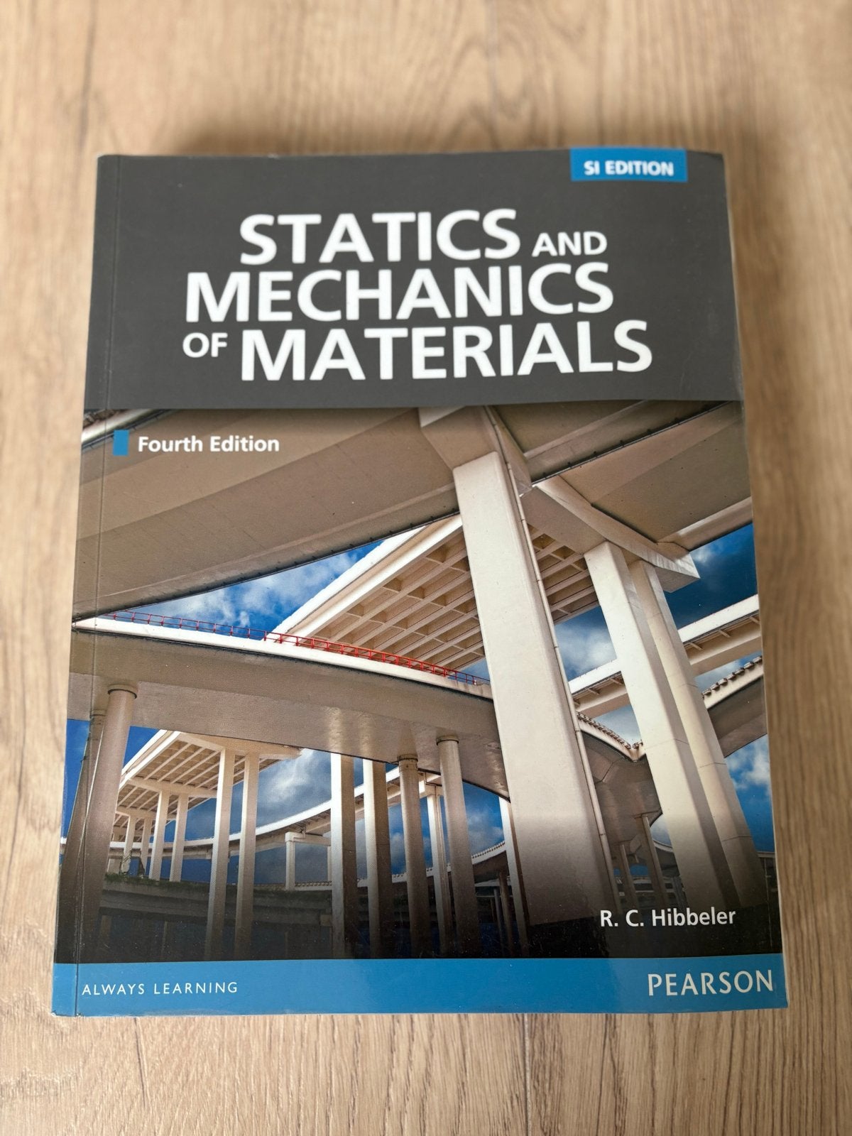 Statics and Mechanics of Materials - R.C. Hibbeler, Boeken, Techniek, Ophalen of Verzenden, Gelezen, Bouwkunde