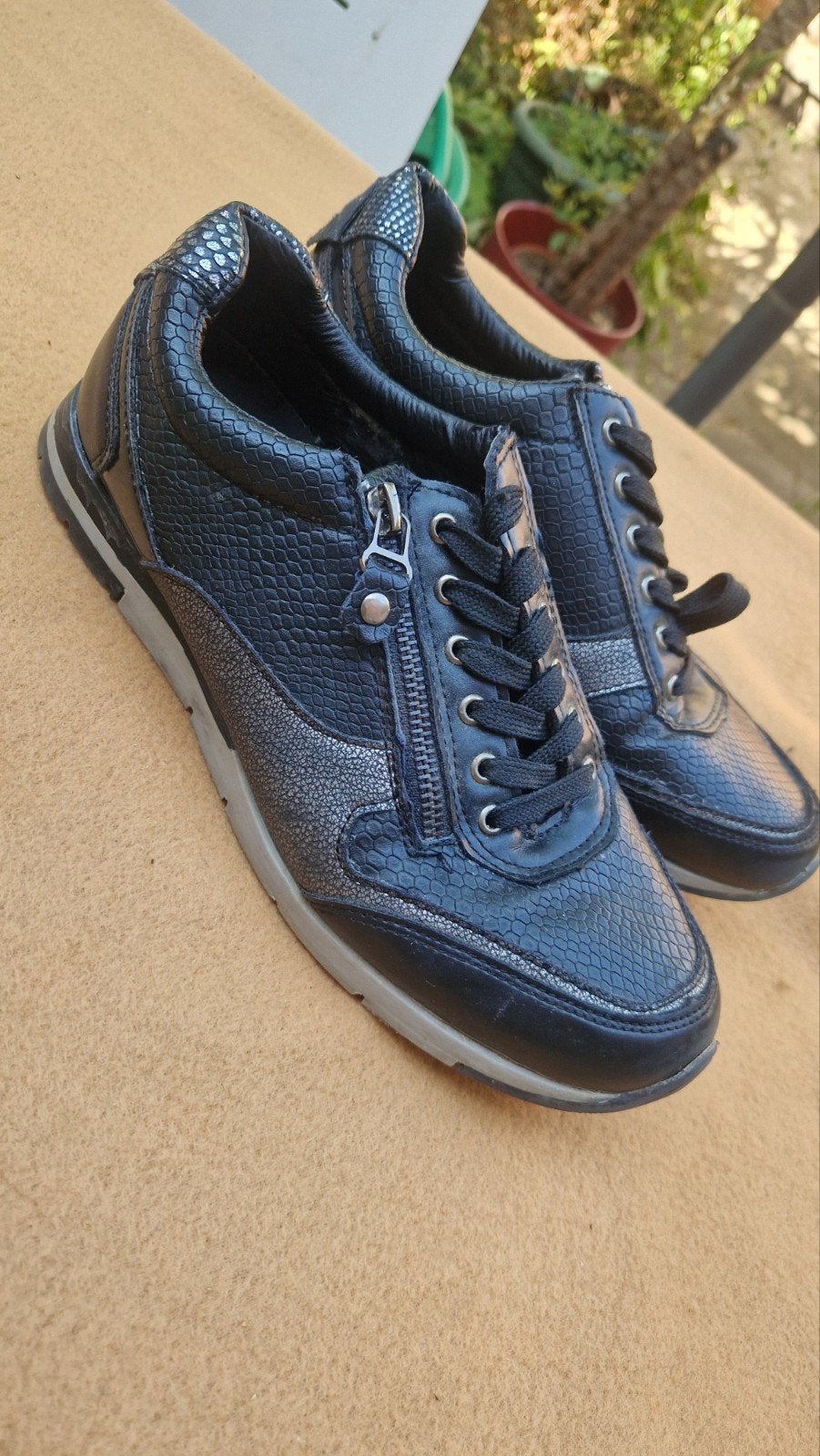 Dames schoenen maat 38 sneakers zwart, Italian style, Zwart, Ophalen of Verzenden, Sneakers of Gympen