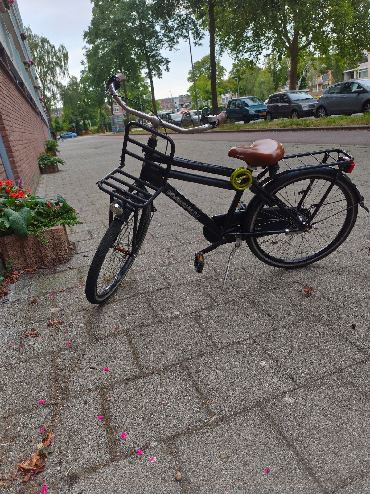 Zwarte kinder fiets met voordrager en 3 versnellingen, 20 inch of meer, Gebruikt, Trommelrem, Ophalen