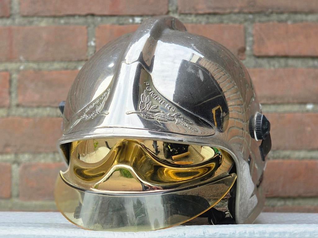 Brandweerhelm brandweer Frankrijk Gallet, Ophalen of Verzenden, Landmacht, Nederland, Embleem of Badge