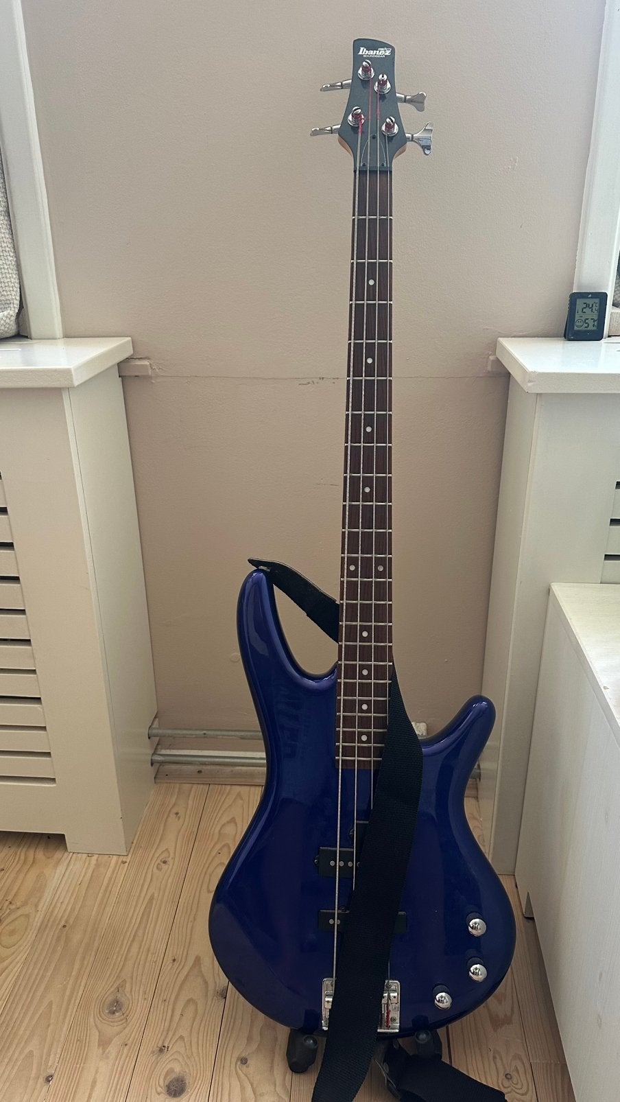 Ibanez gio basgitaar met versterker, Muziek en Instrumenten, Snaarinstrumenten | Gitaren | Bas, Ophalen, Gebruikt, Elektrisch