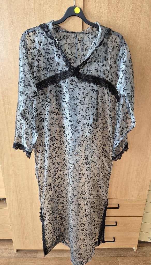 Doorzichtige jurk met splitten en capuchon - mt 46/48, Kleding | Dames, Zwart, Maat 46/48 (XL) of groter, Ophalen of Verzenden