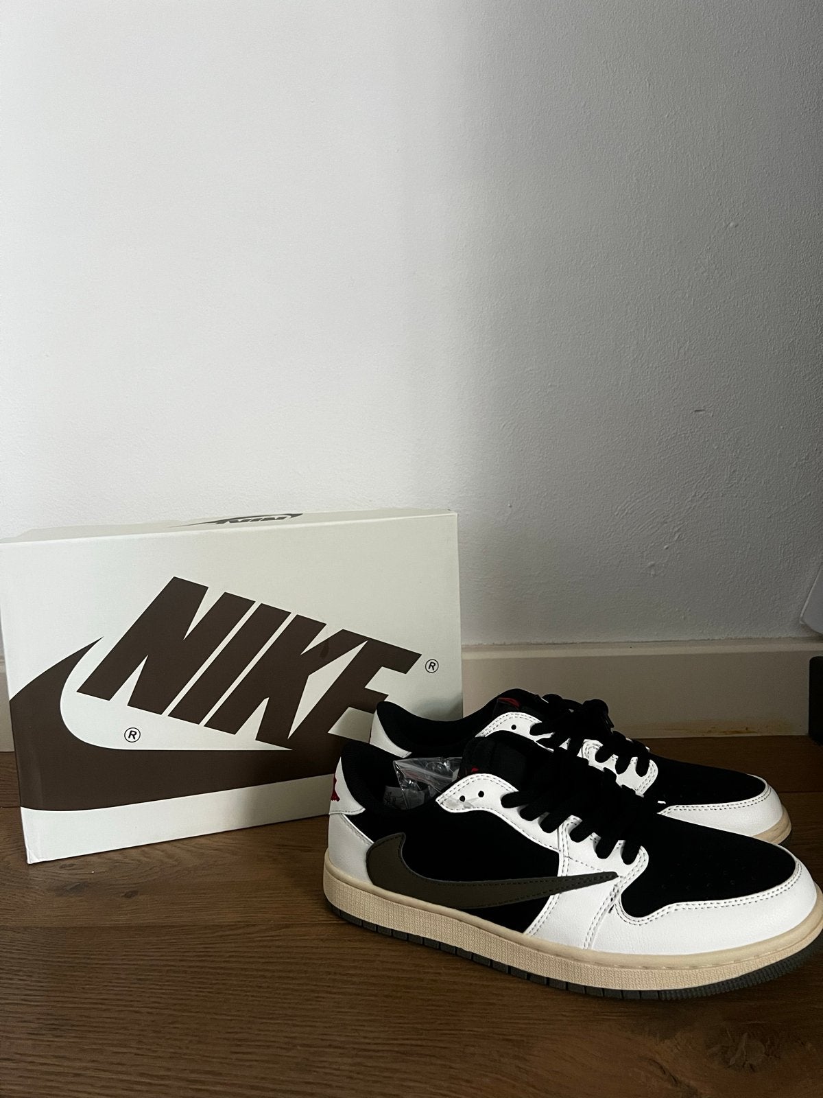 Nike Air Jordan 1 Low Travis Scott Medium Olive Maat 45, Kleding | Heren, Schoenen, Ophalen of Verzenden, Nieuw, Zwart, Sneakers of Gympen