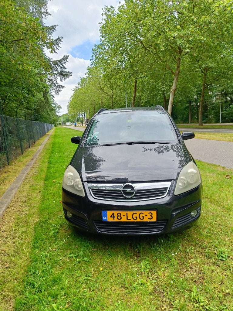 Opel Zafira 1.8 2005 Zwart, Auto's, Opel, Stof, 750 kg, 4 cilinders, Zwart