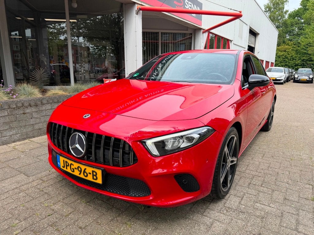 Mercedes-Benz A-klasse 200 - Widescreen - Sfeerverl - Night, Voorwielaandrijving, Gebruikt, 4 cilinders, Leder en Stof