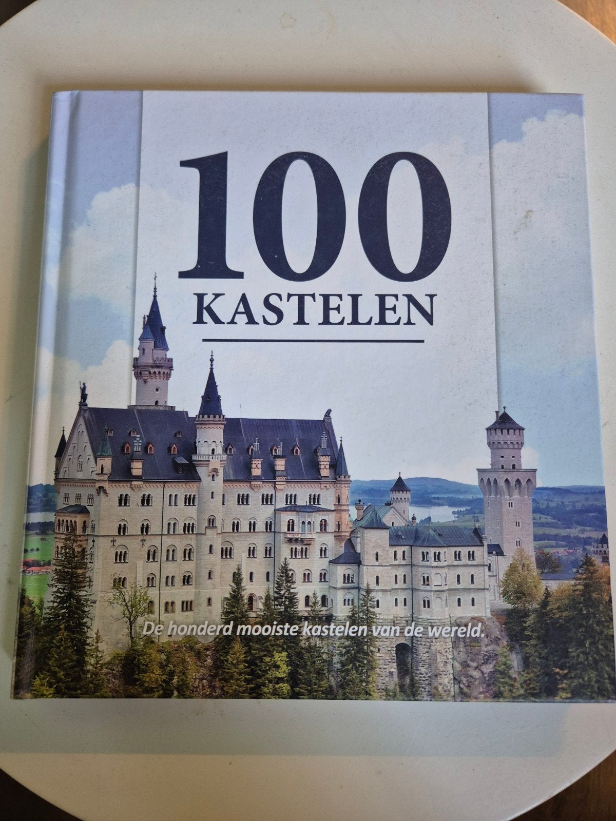 100 Kastelen: De honderd mooiste kastelen ter wereld, Boeken, Europa, Ophalen of Verzenden, Zo goed als nieuw, Reisgids of -boek