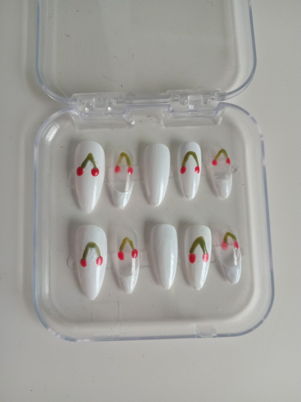 Witte nepnagels met kersen design + nagellijm, Ophalen of Verzenden, Nieuw, Overige typen