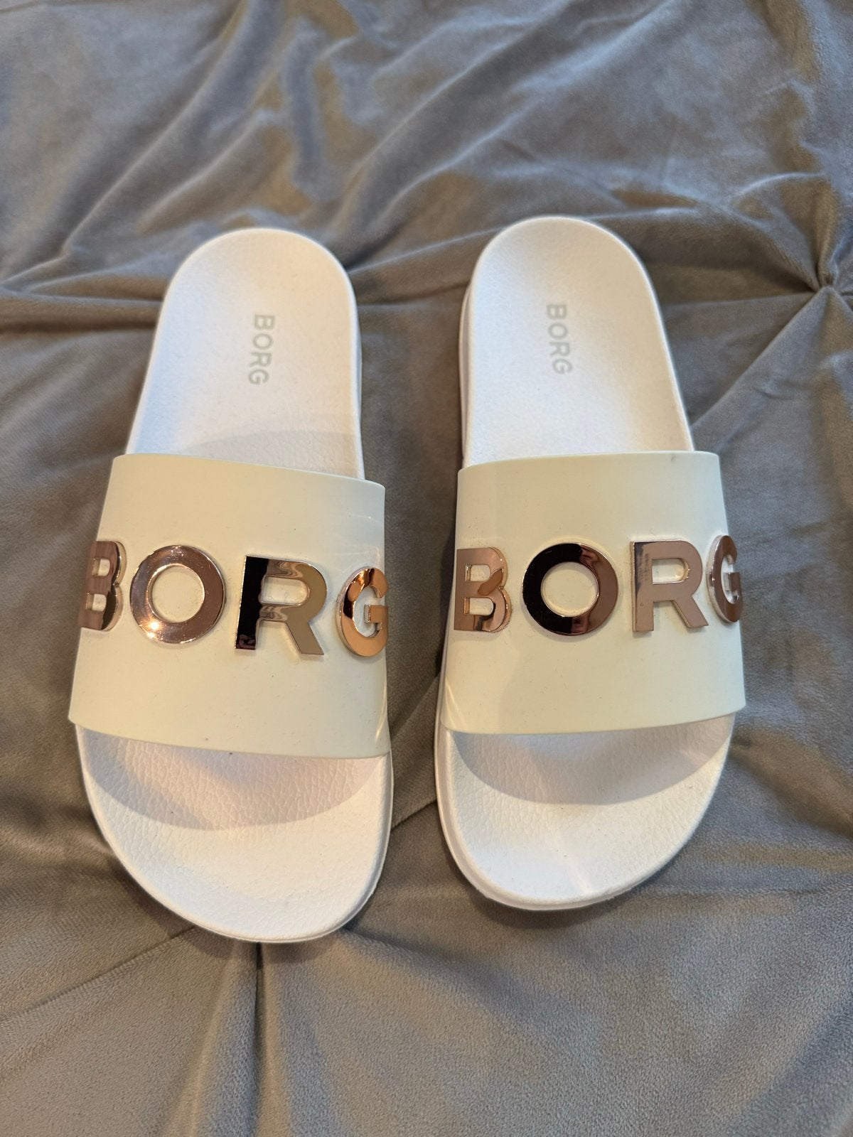 Nieuwe Borg slippers maat 40 met mooie opdruk, Ophalen of Verzenden, Nieuw, Slippers
