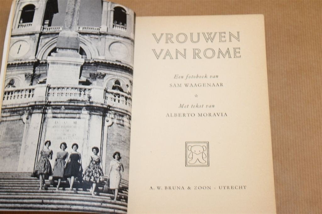 Vrouwen van Rome — Vintage Fotoboek 1959, Ophalen of Verzenden, Gelezen, Europa