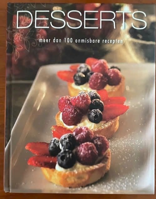Desserts meer dan 100 onmisbare recepten, Verzenden, Zo goed als nieuw, Taart, Gebak en Desserts