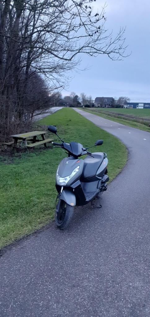 Kisbee RS Brom, Fietsen en Brommers, Scooters | Peugeot, Overige modellen, Maximaal 45 km/u, Benzine, 49 cc