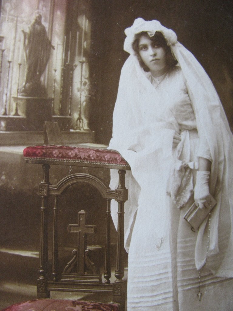 Antieke Kaart / Communie - Meisje bij Bidstoel, Verzamelen, Verzenden, Voor 1920, Ongelopen, Kinderen