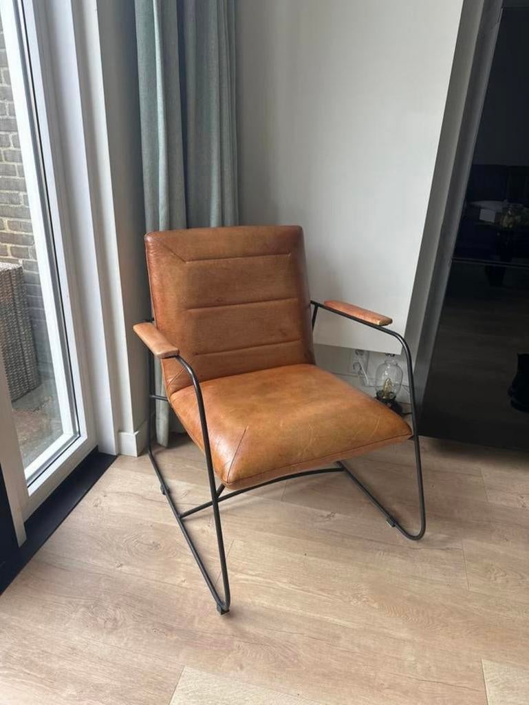 Cognac leren fauteuil met metalen frame, Huis en Inrichting, Fauteuils, Ophalen, Gebruikt, 50 tot 75 cm, Leer
