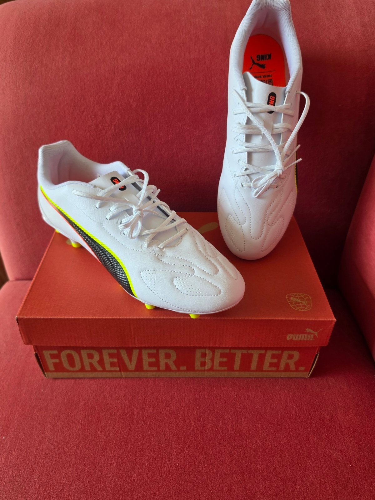 Nieuwe witte PUMA voetbalschoenen mt. 44, Verzenden, Maat XS of kleiner, Schoenen, Nieuw