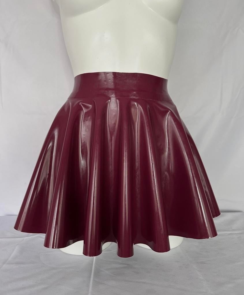 Latex skater skirt burgundy, Kleding | Dames, Rokken, Maat 38/40 (M), Verzenden, Nieuw, Rood