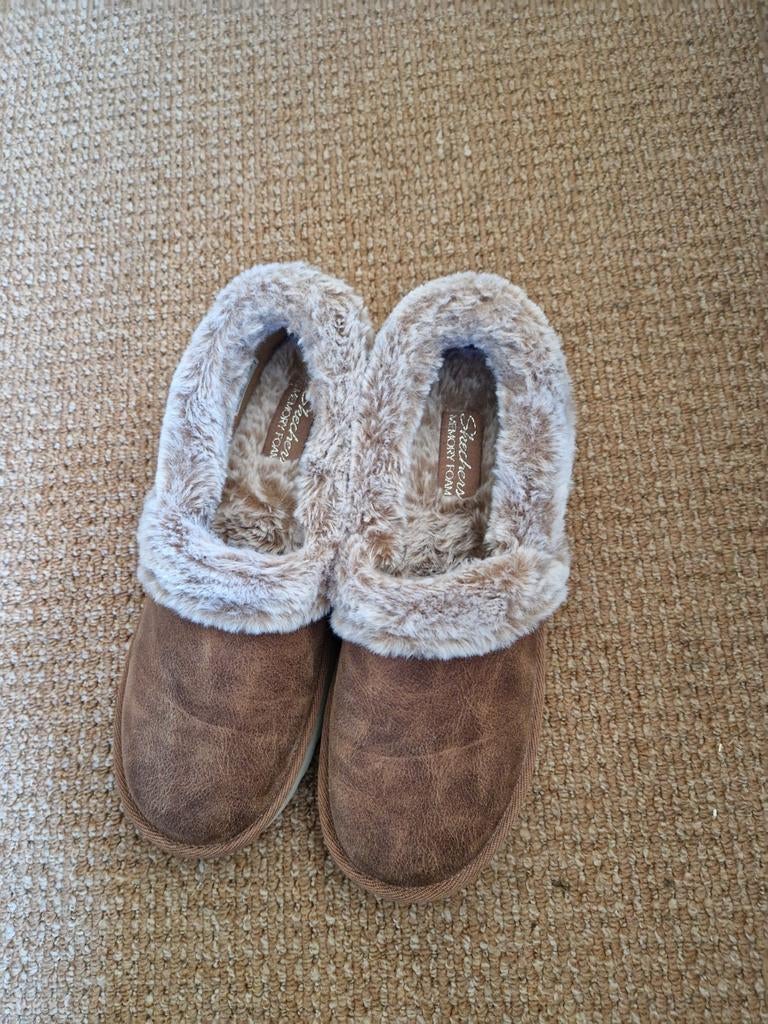 Skechers pantoffels met bontvoering, Skechers, Bruin, Ophalen of Verzenden, Zo goed als nieuw