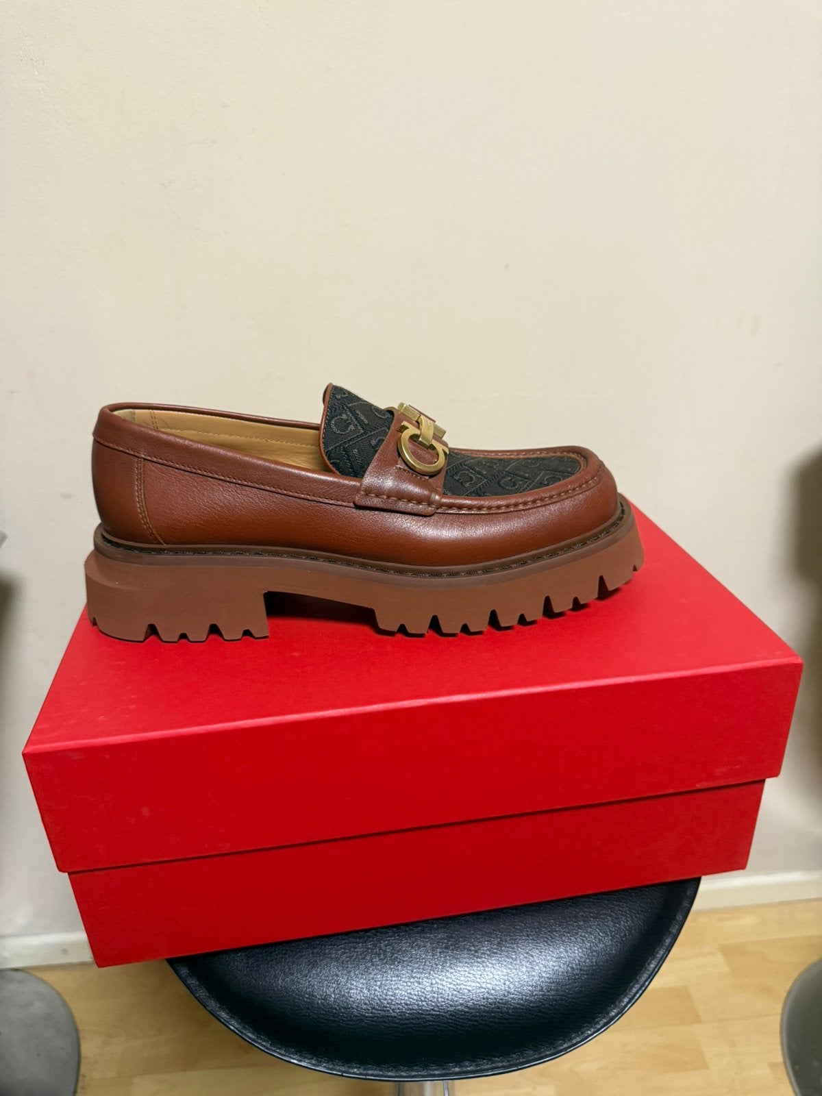 Ferragamo Gancini leather loafers brown - size 9, Loafers, Bruin, Nieuw, Ophalen of Verzenden