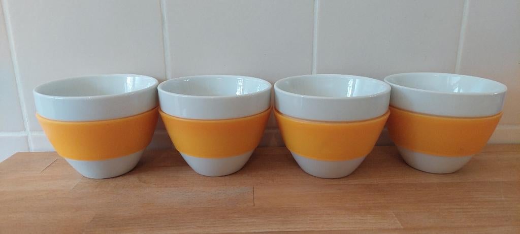 4 apparte Chocomel mokken / bekers nieuw ., Huis en Inrichting, Keuken | Servies, Nieuw, Ophalen of Verzenden, Wedgwood, Kop(pen) en/of Schotel(s)