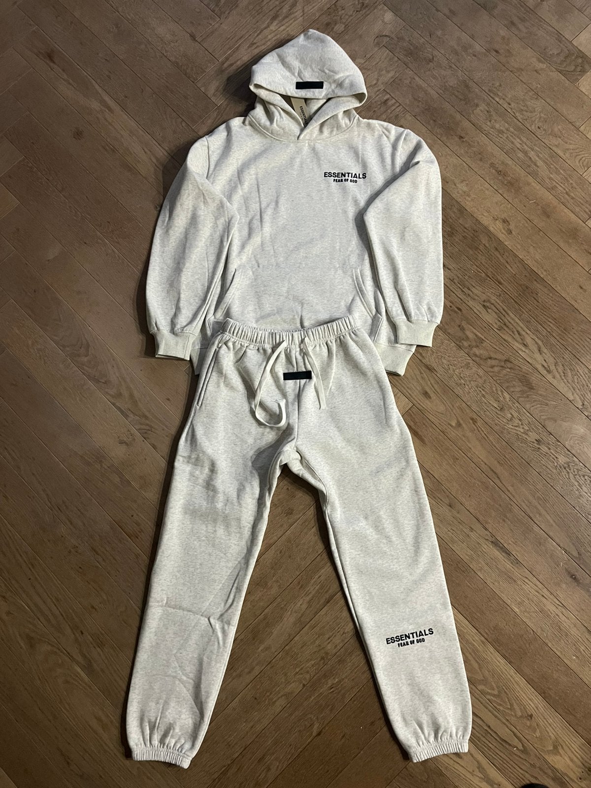 Essentials pak/ set broek + hoodie maat L en XL *NIEUW* wit, Ophalen of Verzenden, Nieuw, Overige maten