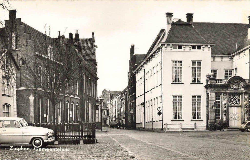 Zutphen, Gemeentehuis, Ophalen of Verzenden, 1960 tot 1980, Ongelopen, Gelderland