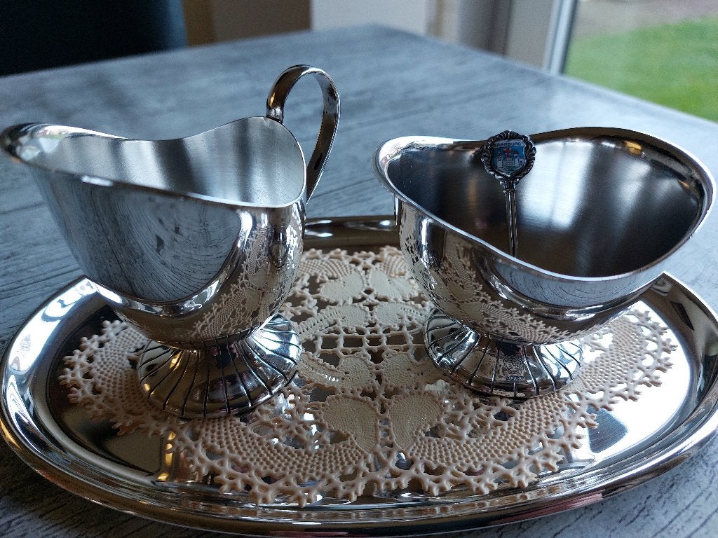 Verzilverd room stelletje. Uitgebracht door Douwe Egberts, Ophalen