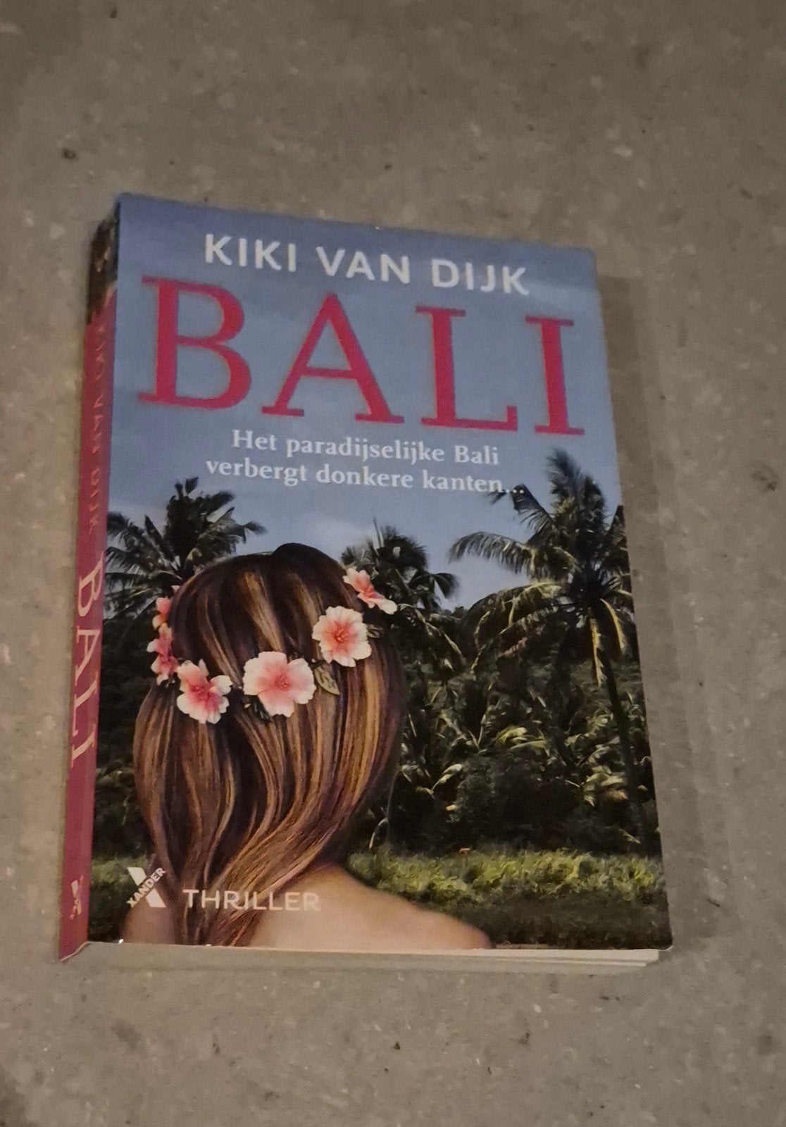 Kiki van Dijk - Bali (Thriller) - Zo goed als nieuw, Ophalen of Verzenden, Zo goed als nieuw, Kiki van Dijk