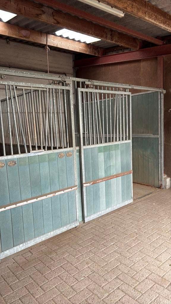 Paardenstallen