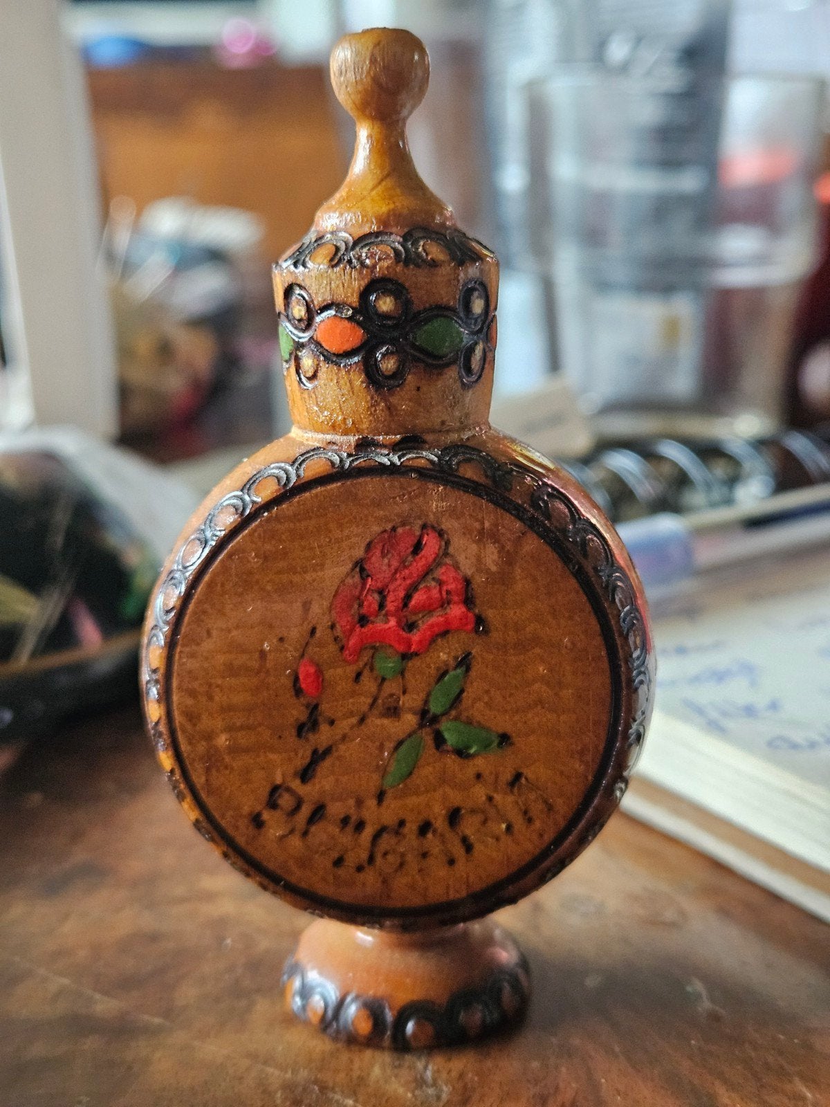 Vintage Bulgaars houten parfumflesje met roos (1970/80), Ophalen of Verzenden