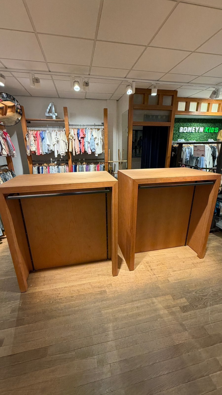 2 blokken hang Winkelinterieur kleding., Huis en Inrichting, Kasten | Kledingkasten, Ophalen, 100 tot 150 cm, Zo goed als nieuw