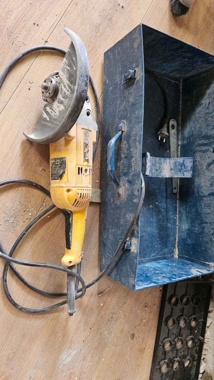 Dewalt d28414 haakse slijpmachine - defect voor onderdelen., Ophalen, Gebruikt, 1000 watt of meer, Haakse handslijpmachine