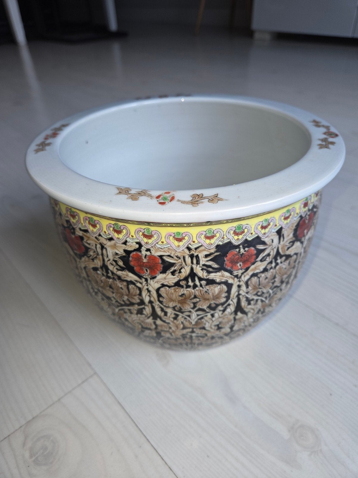 Prachtige Chinese bloempot met gedetailleerd bloemmotief, Tuin en Terras, 25 tot 40 cm, Gebruikt, Rond, Binnen