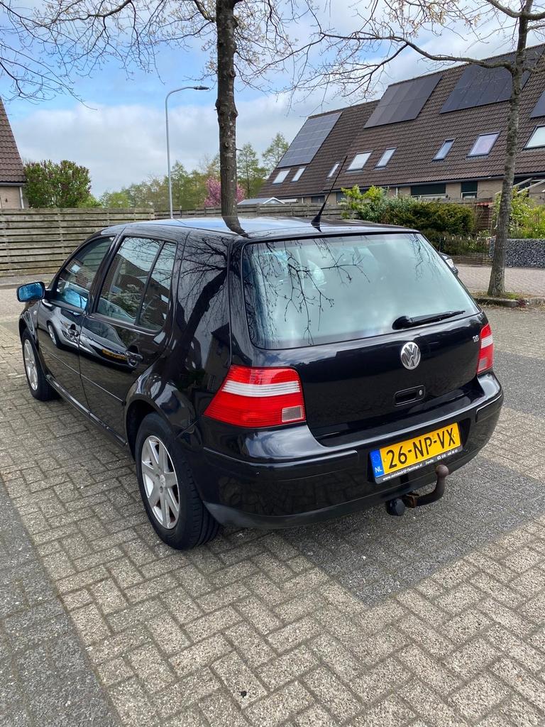 Volkswagen Golf 1.6 77KW 2004 Zwart, Auto's, Volkswagen, Voorwielaandrijving, Stof, 1145 kg, 4 cilinders