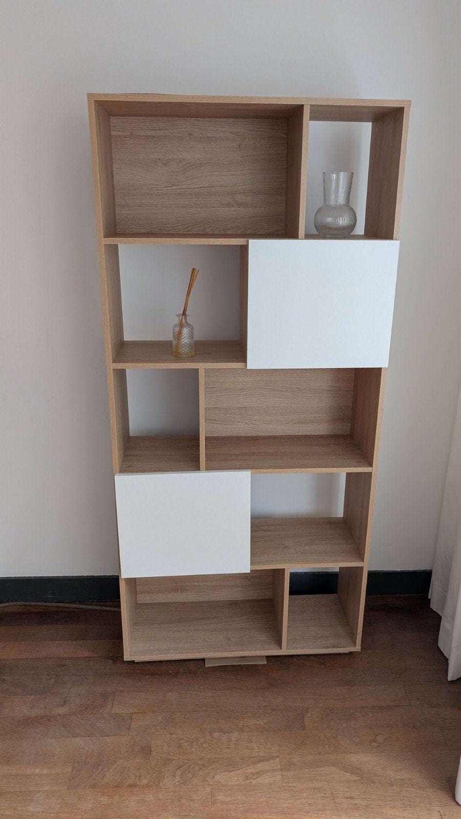 Made Boekenkast met Open Vakken en Deuren, Ophalen, Met deur(en), Modern, Asymmetrisch, 50 tot 100 cm