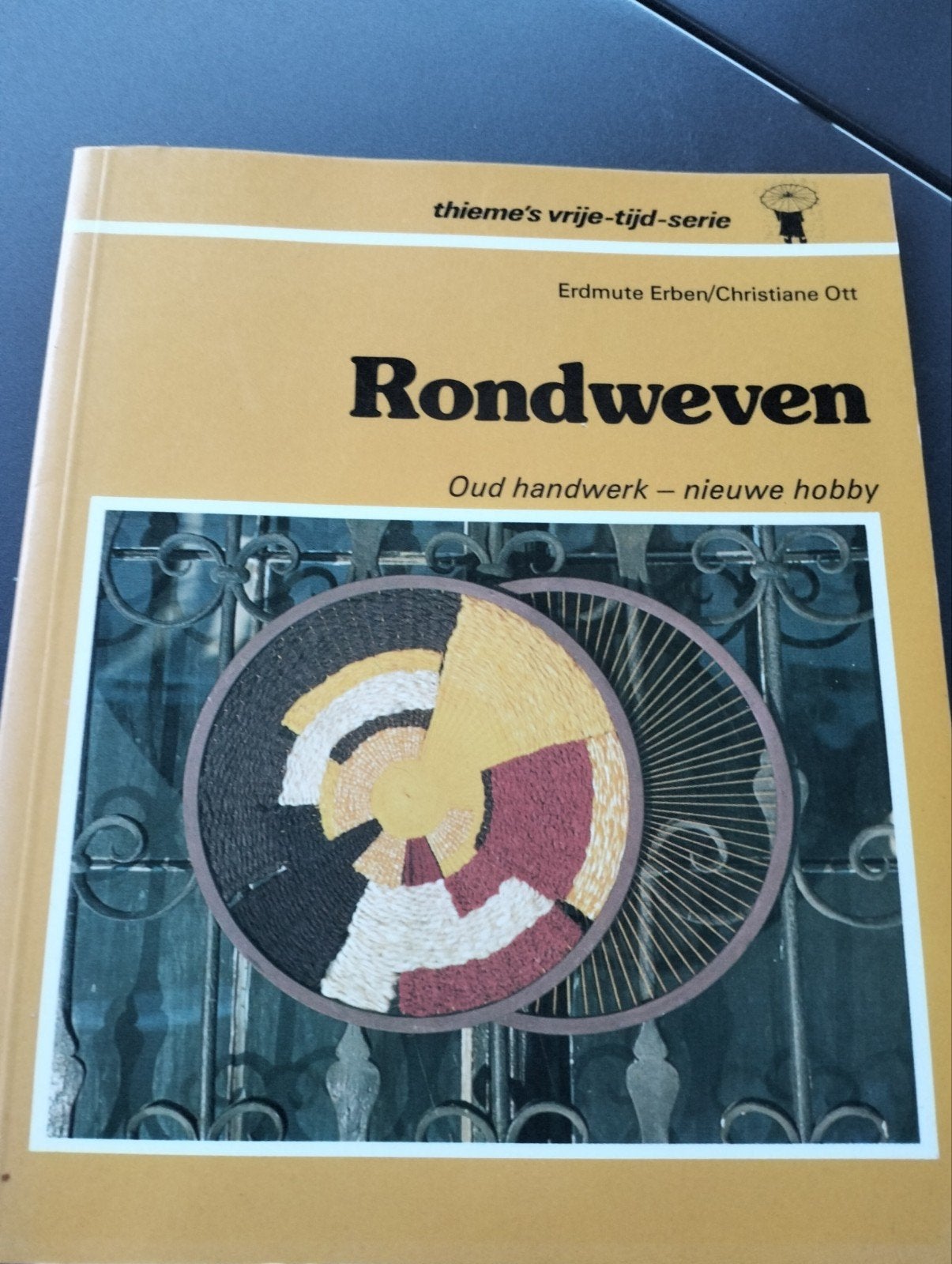 Rondweven: Oud handwerk - nieuwe hobby (Thieme's vrije-tijd), Ophalen of Verzenden, Gelezen, Overige onderwerpen, Erdmute Erben/Christiane Ott