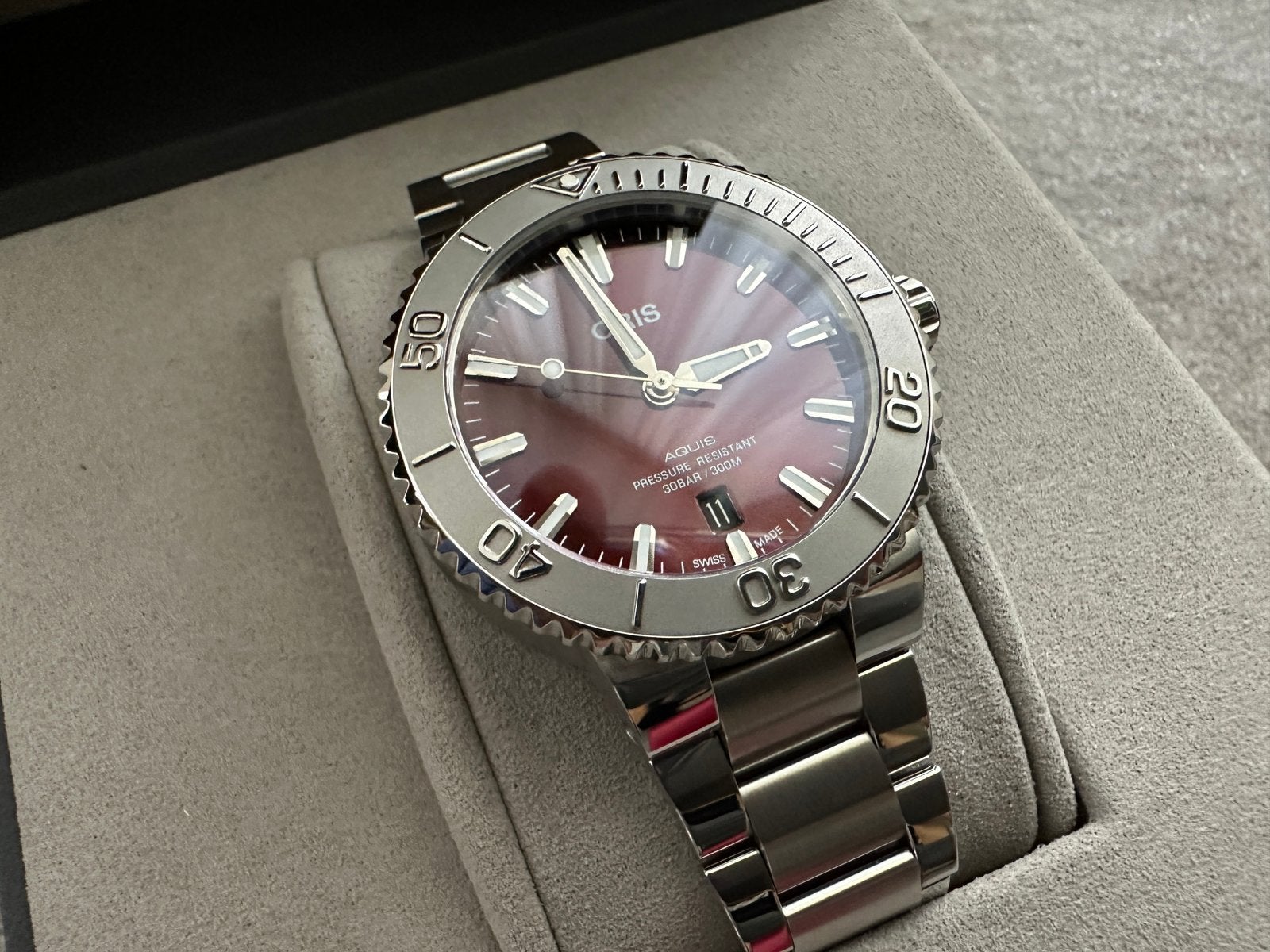 Oris Aquis Date “Cherry” 41,5mm, full set, factuur+garantie., Ophalen, Zo goed als nieuw, Staal, Overige merken