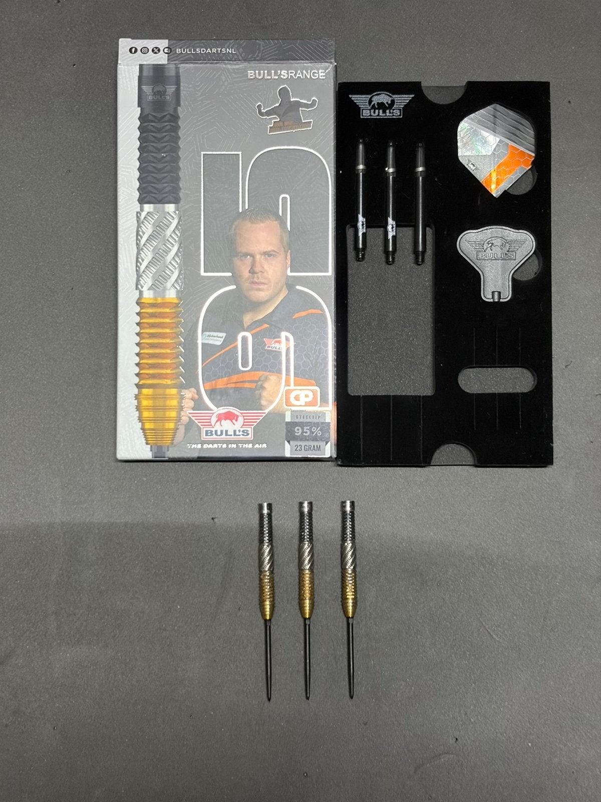 Bulls Dirk van Duijvenbode CP 23 gram dartpijlen, Ophalen of Verzenden, Zo goed als nieuw, Pijlen