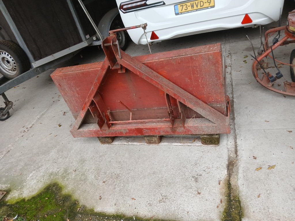 Grond bak, Ophalen