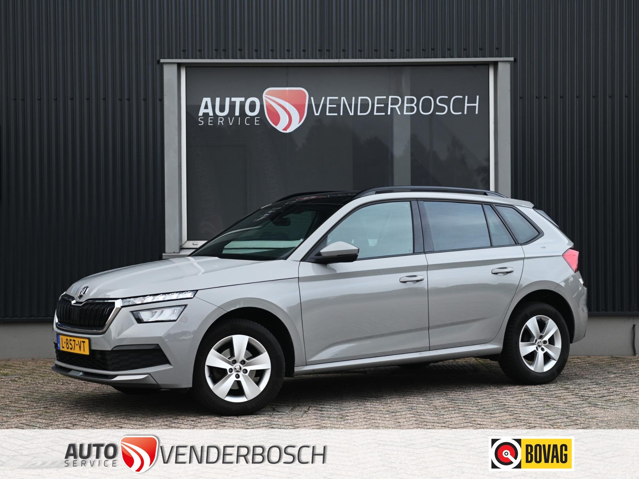 Skoda Kamiq 1.0 TSI Sport Business 110pk Panodak | Apple Car, Auto's, Dealer onderhouden, Gebruikt, 49 €/maand, Origineel Nederlands