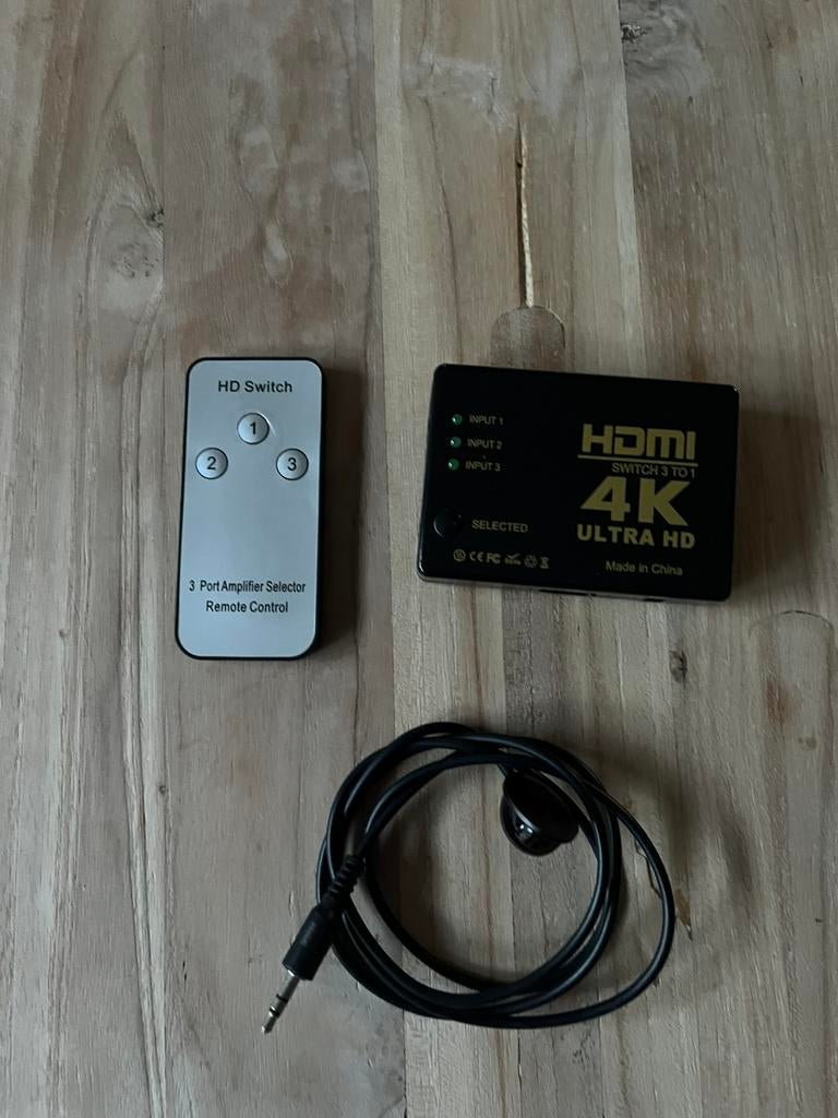 HDMI Splitter 3 naar 1 - 4K Ultra HD, Ophalen of Verzenden, Zo goed als nieuw, Minder dan 2 meter, Overige kabels