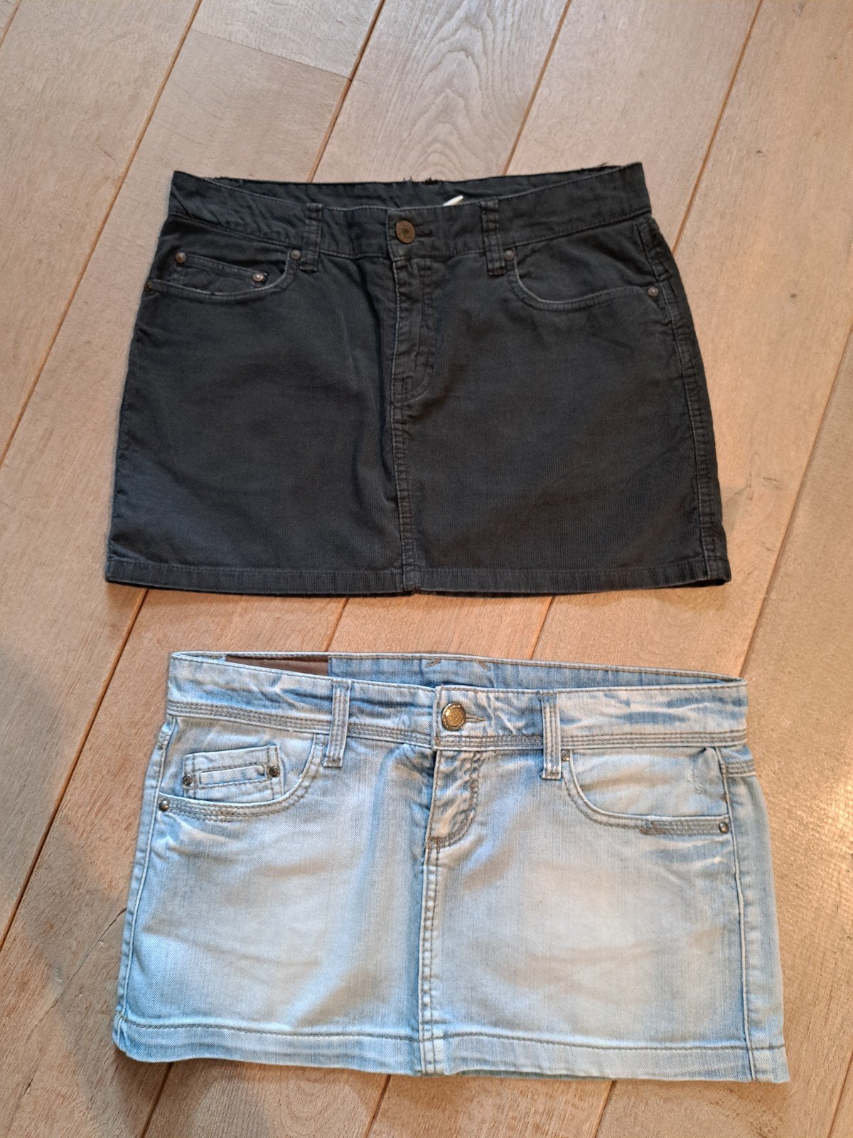2 minirokjes in nieuwstaat: H&M rib en Stradivarius spijker, Maat 38/40 (M), Nieuw, Ophalen of Verzenden, H&M, Stradivarius